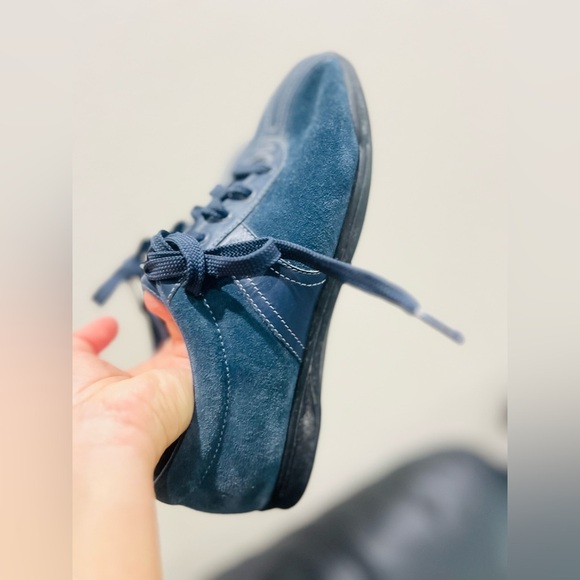 Easy Spirit Shoes Womens 9.5 M On Cue Casual Low Sneakers Blue Suede Lace Up - Picture 1 of 11